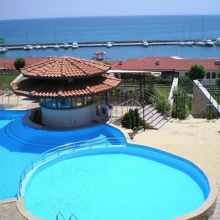 Diamond Apart Complex Guesthouse - Dinevi Marina